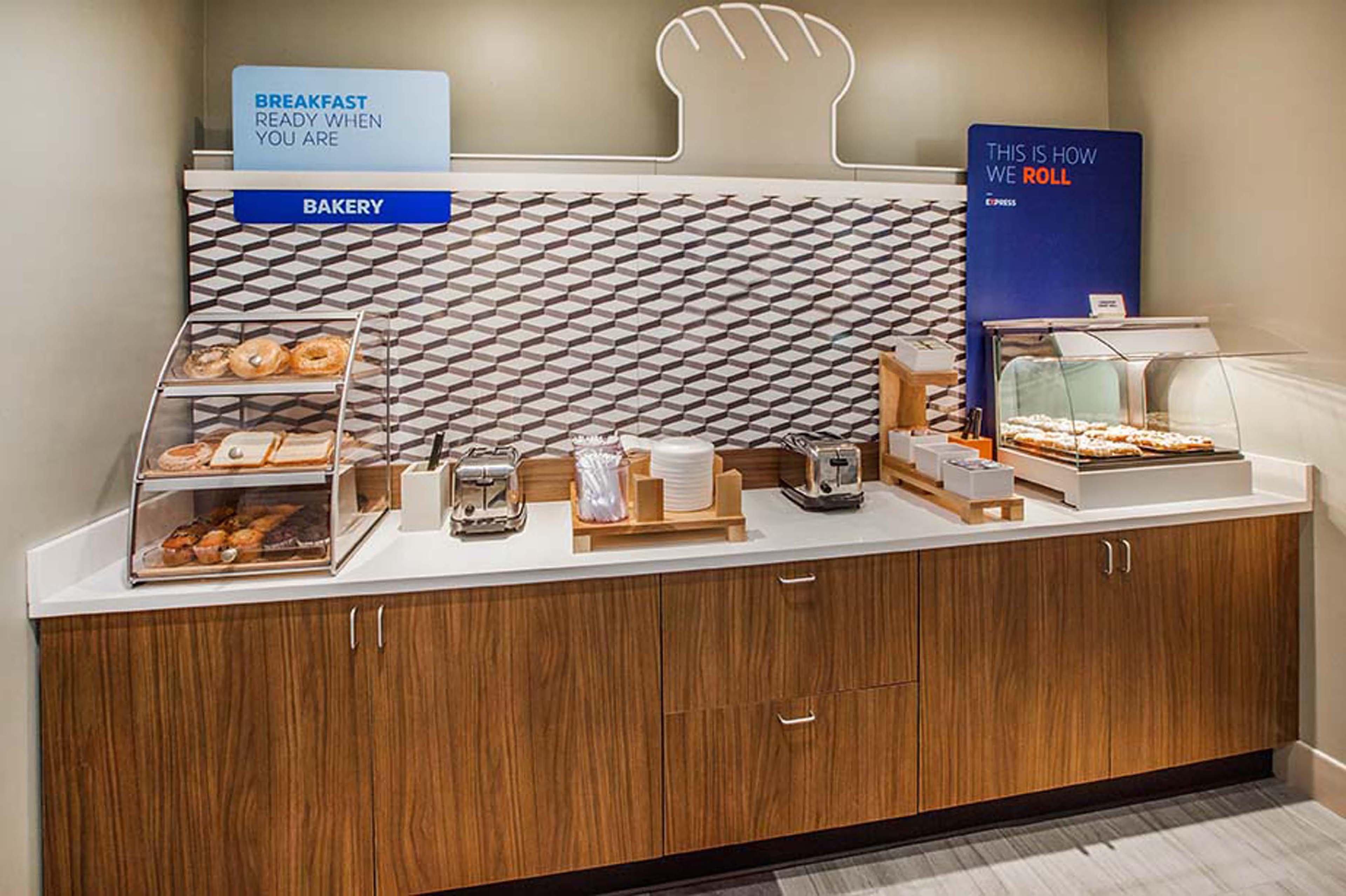 Holiday Inn Express Alpharetta - Roswell By Ihg Exterior foto